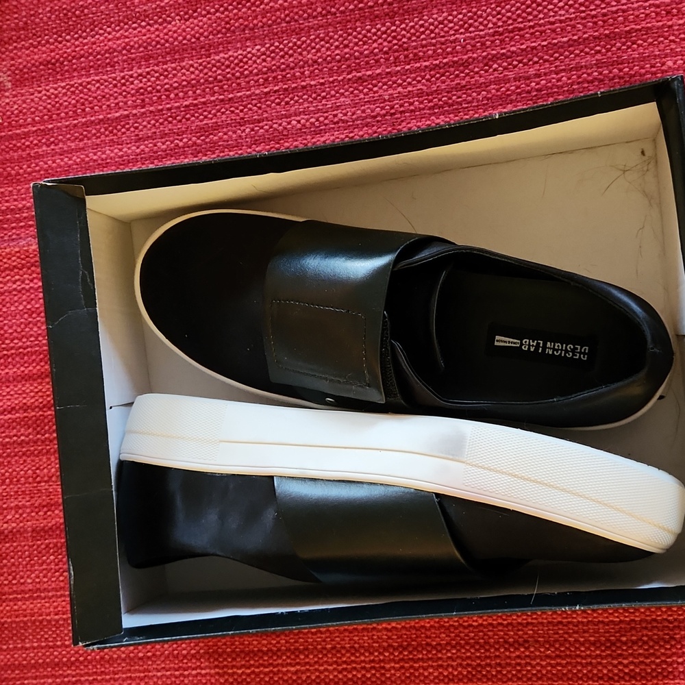 NWT women's Design Lab Lord and taylor slip ons 10